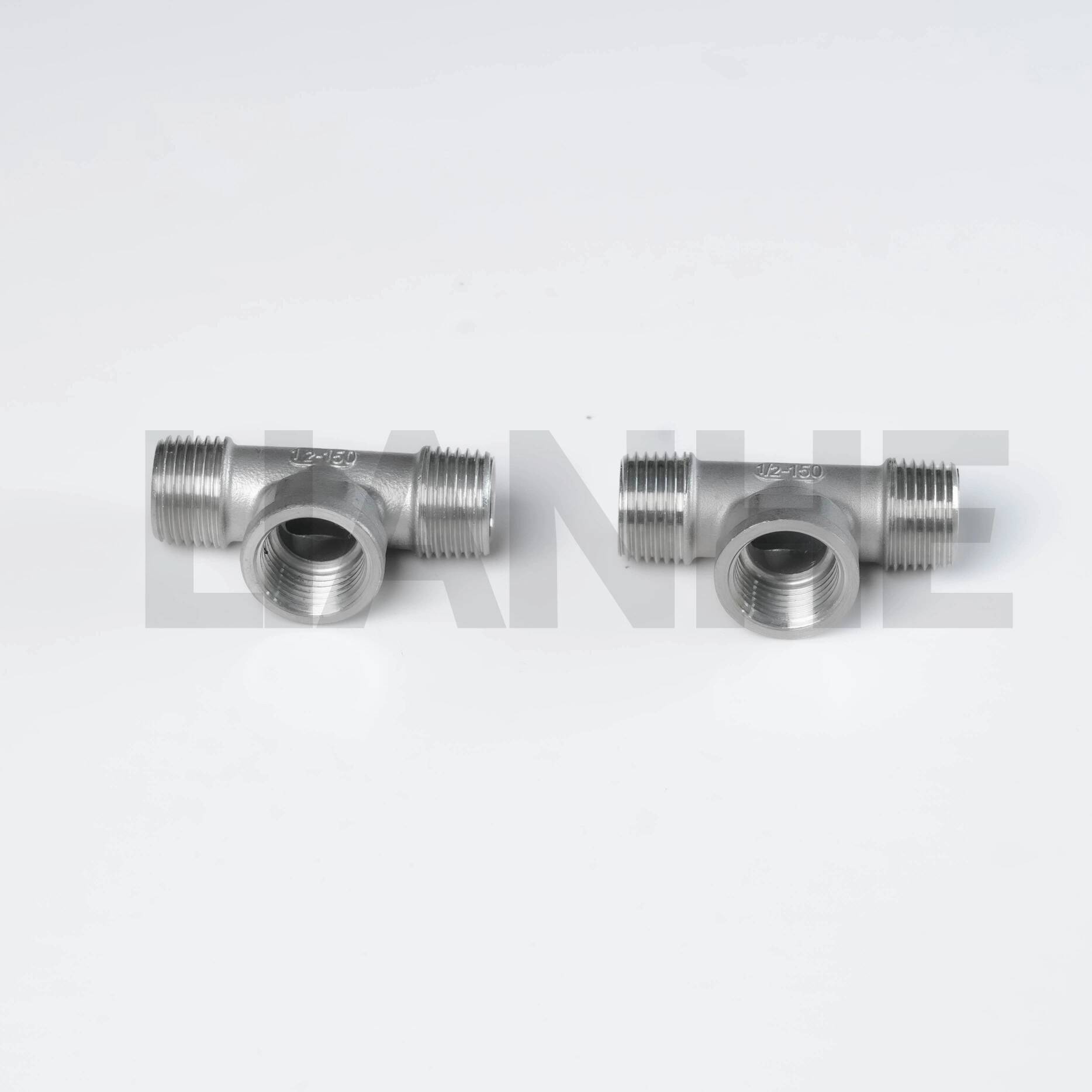 Tee de acero inoxidable con rosca M/F/M Clase 150